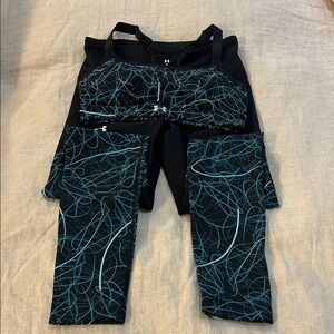 Under Armour Black and Blue Leggings and matching sports bra for Active Wear